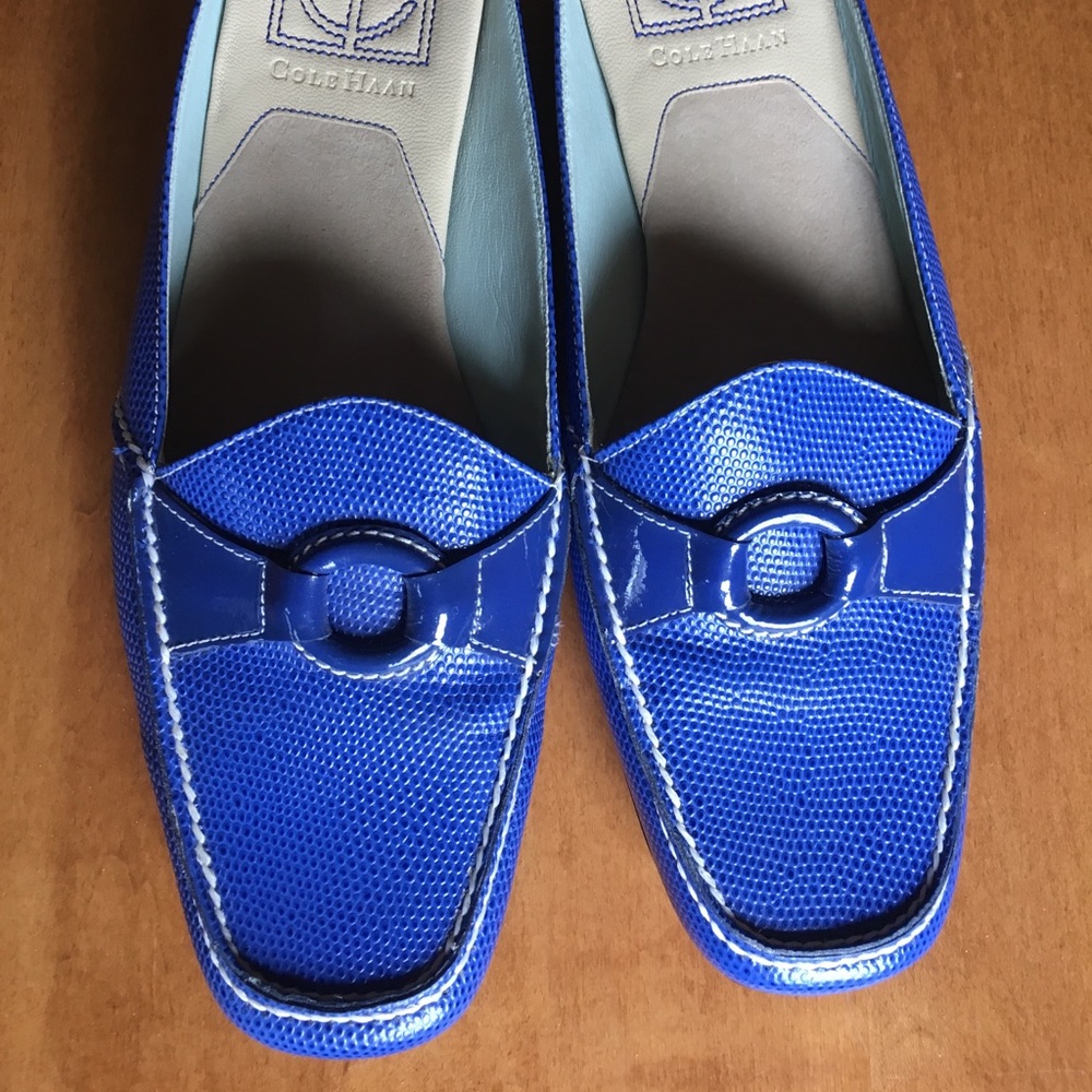 Kohl Haan blue size 71/2 slides